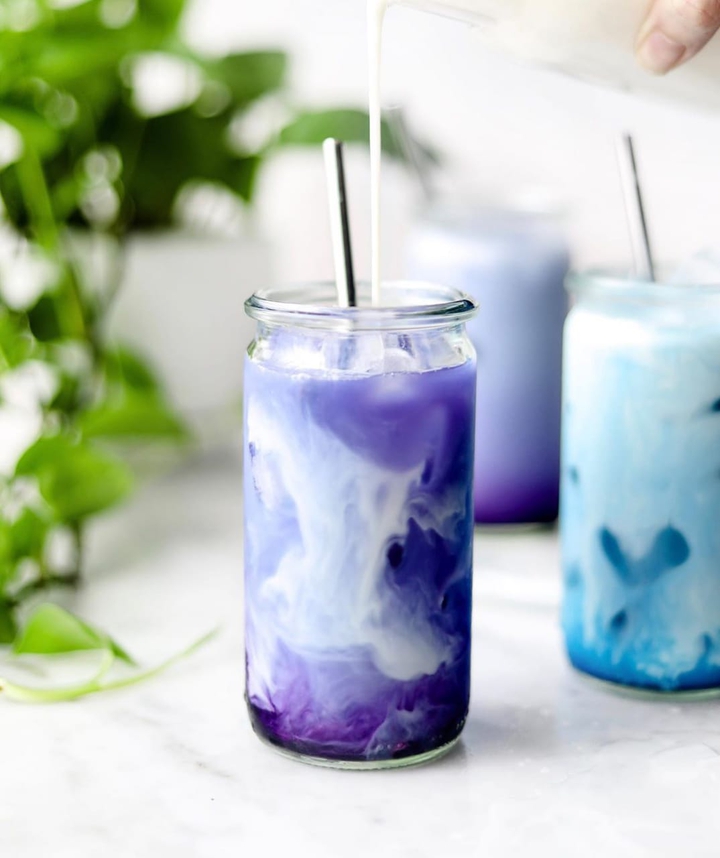 butterfly pea flower &black goji berry tea latte