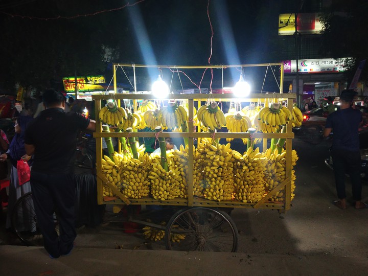 Banana floating shop
