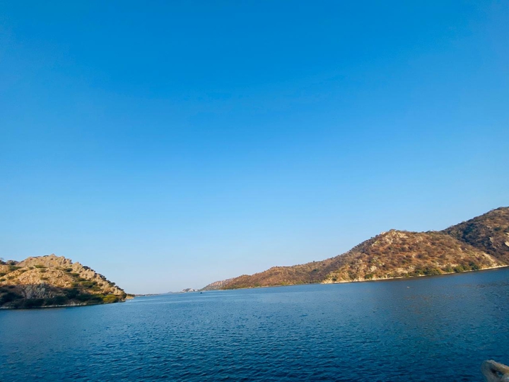 tilted lake