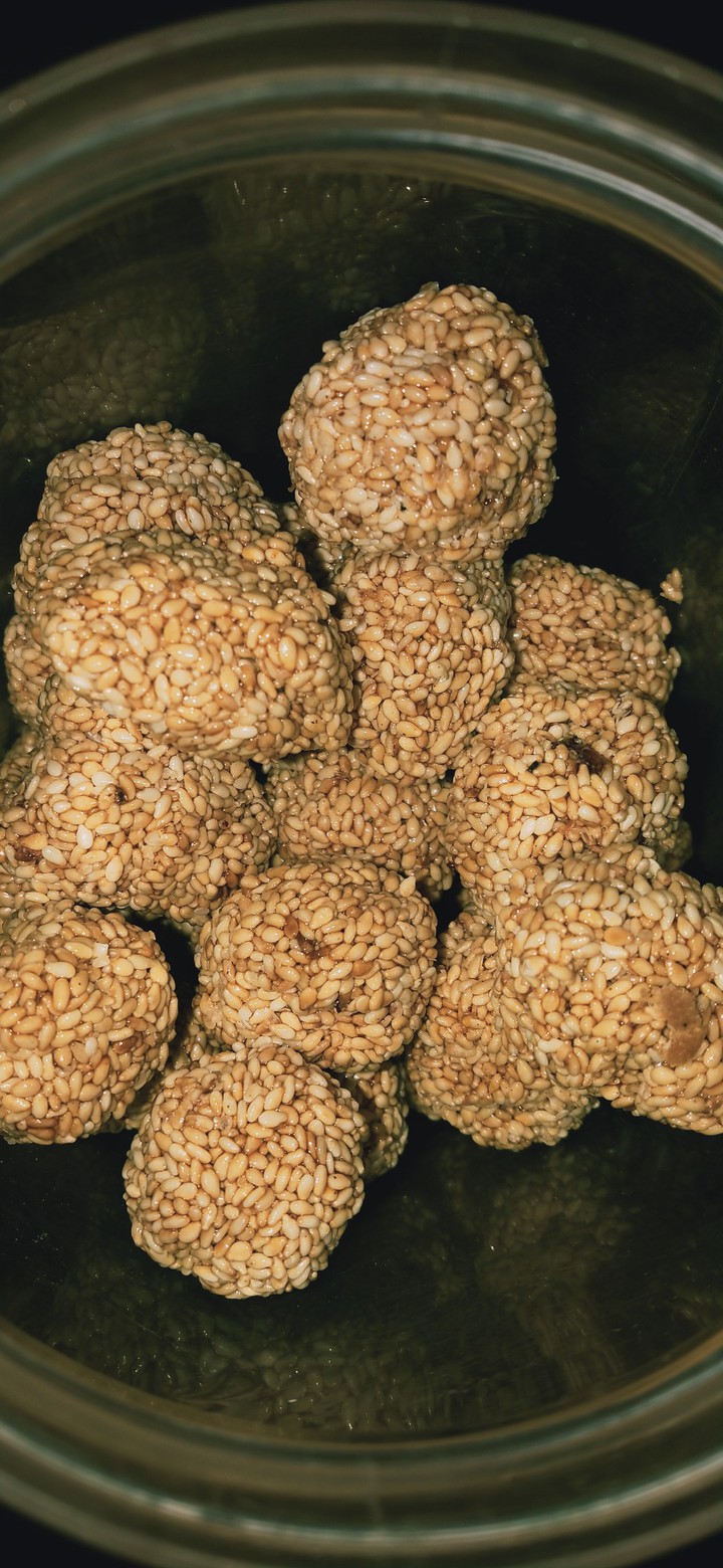 white sesame ladu
