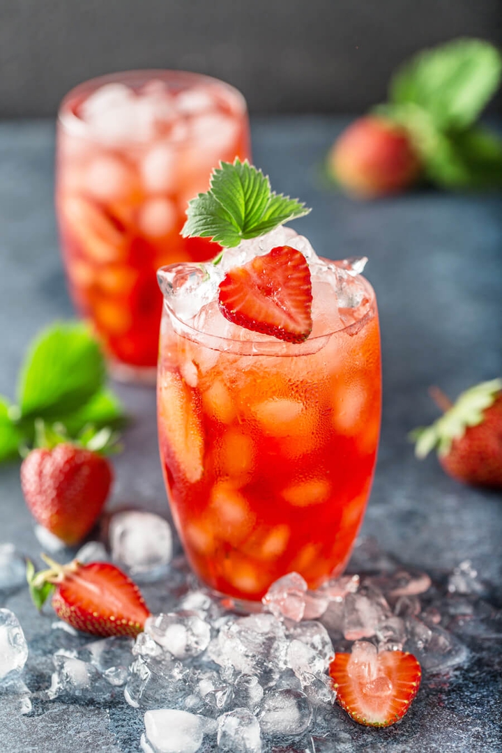 FRESH STRAWBERRY JUICES