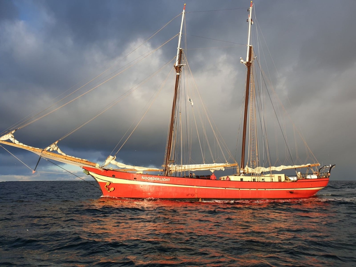 море
