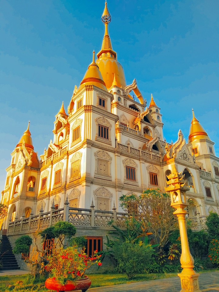 Buu Long Pagoda