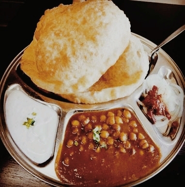 Chola bhatura