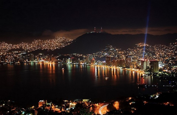 que hermoso se be el puerto de Acapulco de noche
