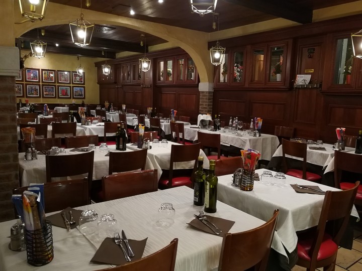 a classic venetian restaurant~