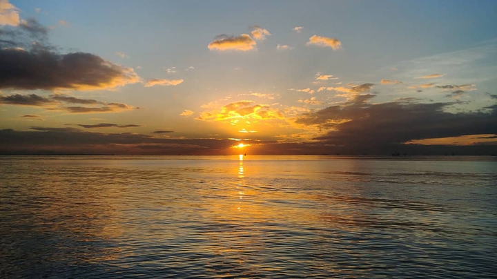 sunset manila