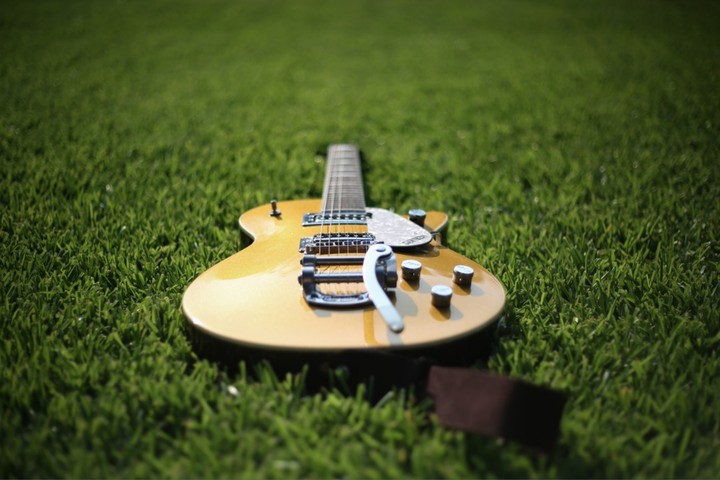 should have lil bit of music in life....