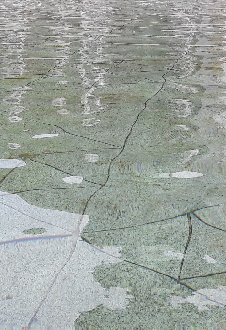 вода