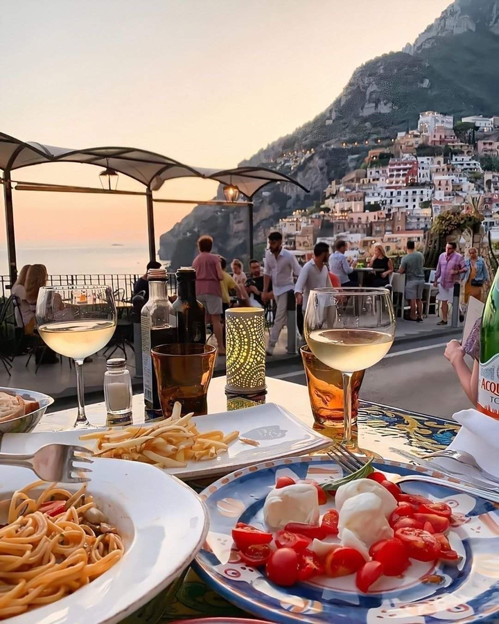 Dinner in Positano ❤

9 Restaurants with Most Amazing Views
