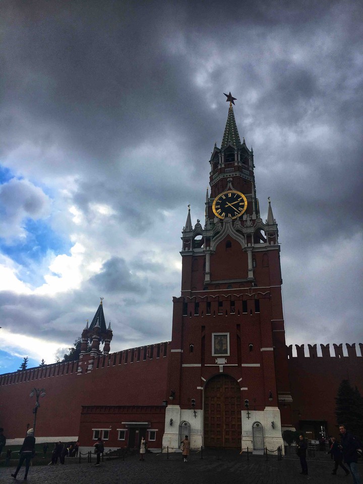 Сырая. Серая.