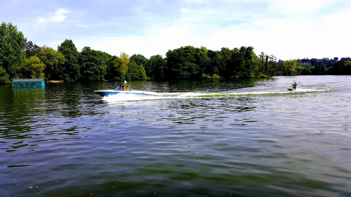 Waterskiing