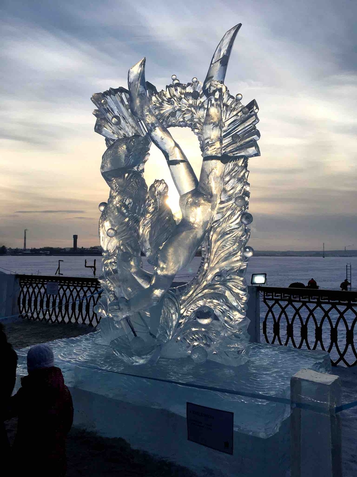 Ice sculpture