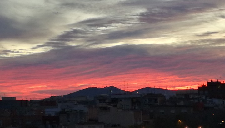 nubes de fresa y violeta