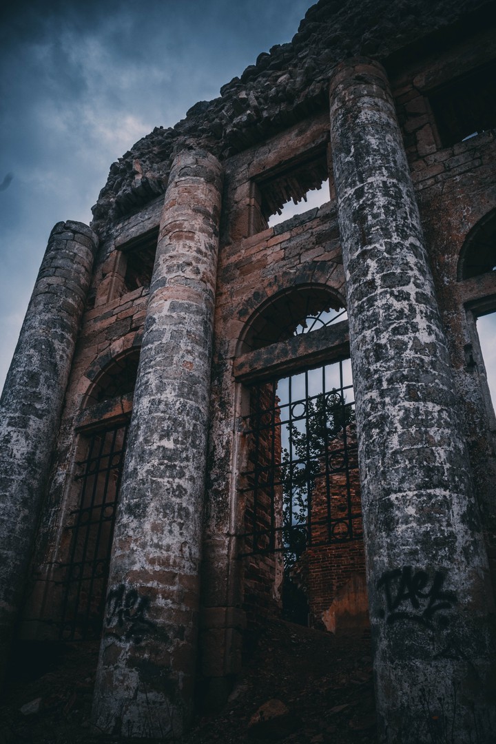 руины