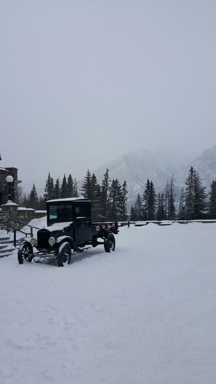 cave n basin, banff
