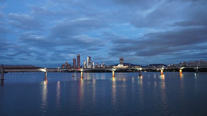 Han river night view from Yanghwa Bridge