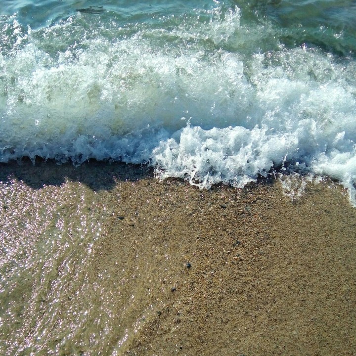 Guided by misfortune, soothing waves