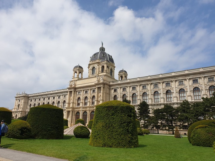Maria Theresienplatz