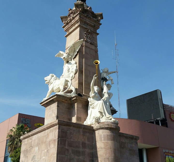 GDL Monument