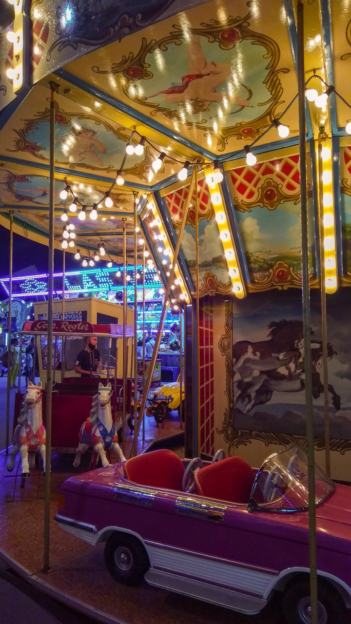 Night at the amusement park