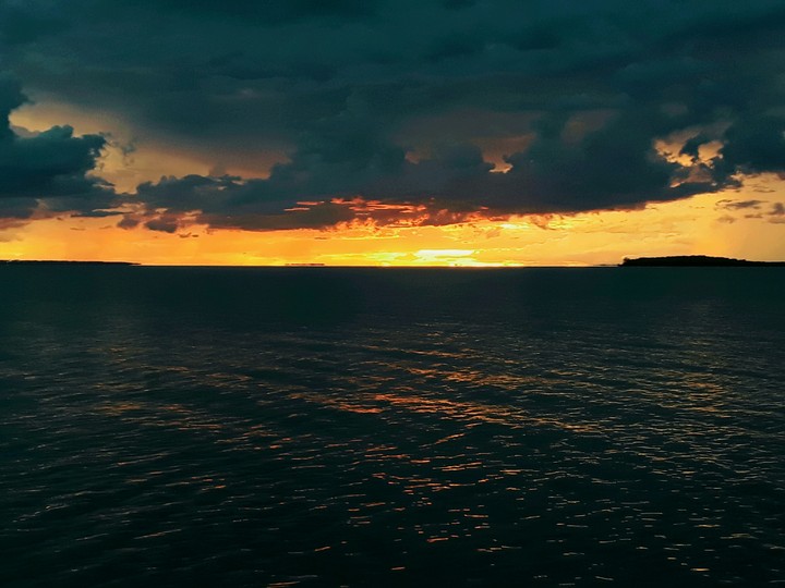 por do sol no rio paraná