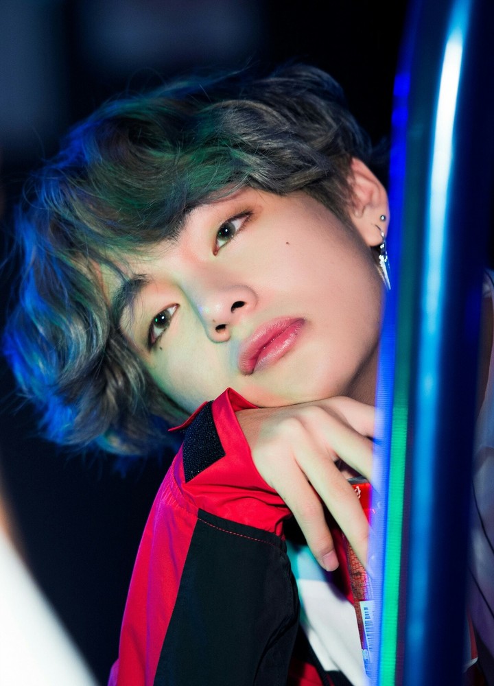 v