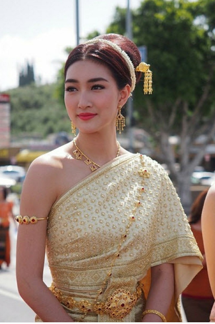 thai women