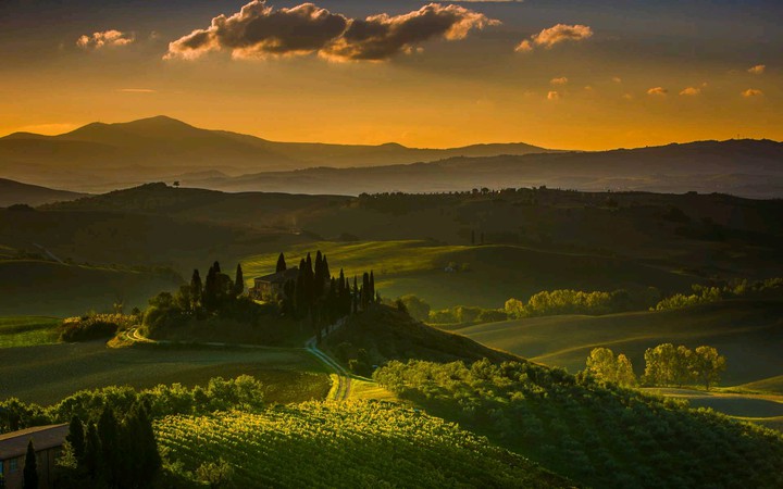 Awesome Toscana and orange Sky