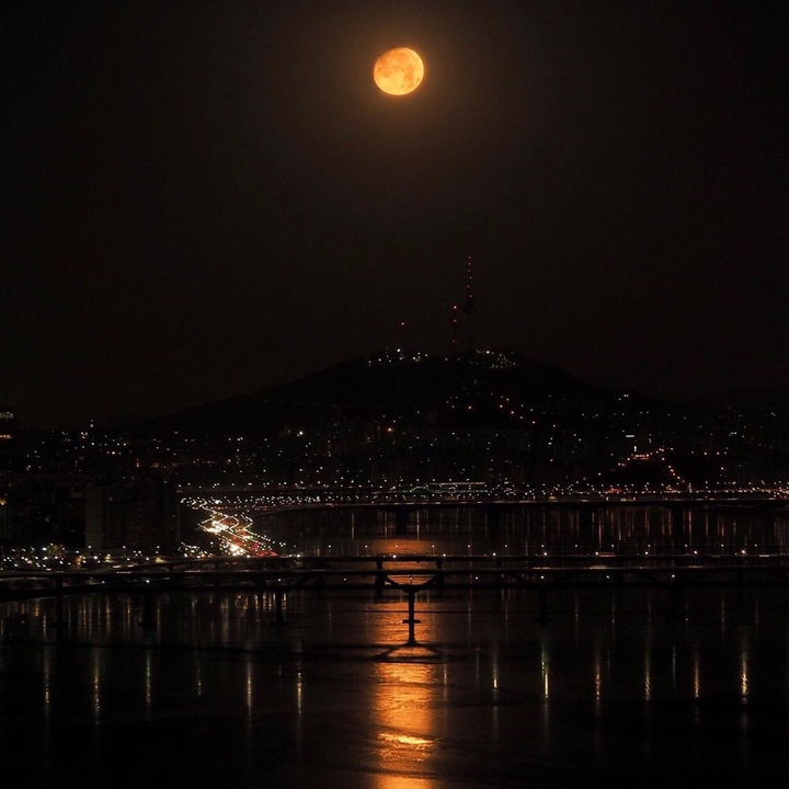 do you like walking at night?