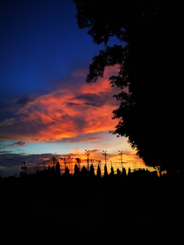 makeup of the sky