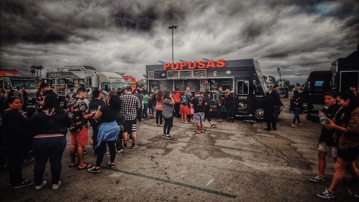 lining up for food trucks