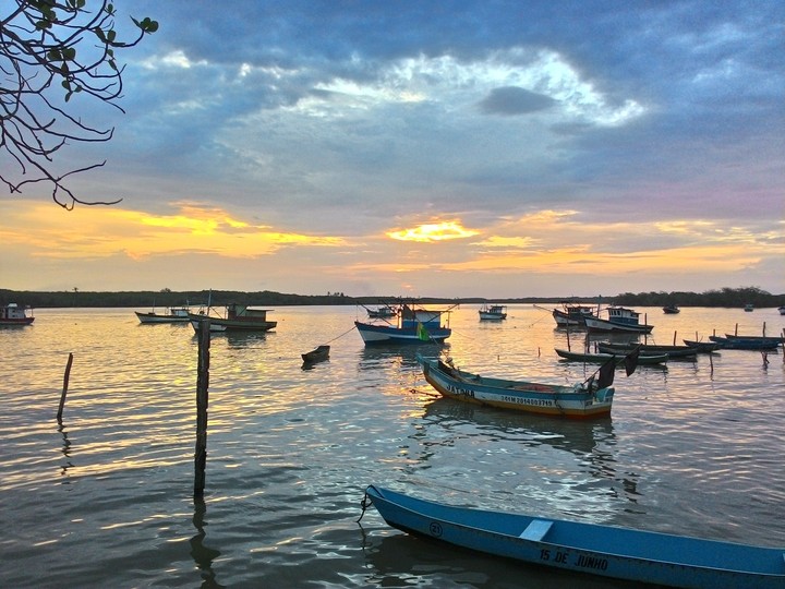 A gloria dos céus e o brilho do mar.