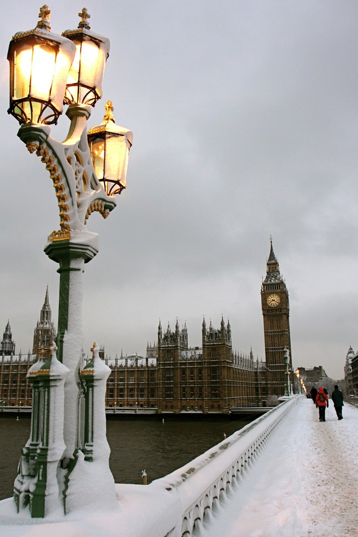 Westminster Palace & Big Ben in winter