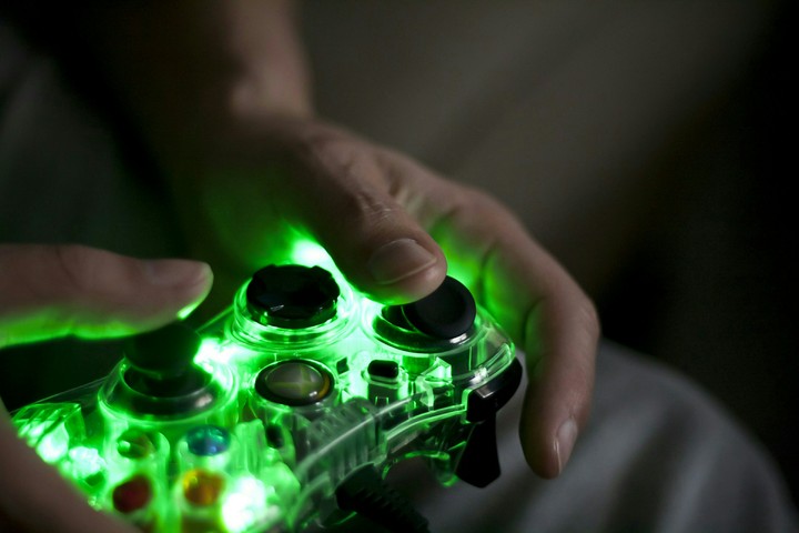 PLAY GAMES