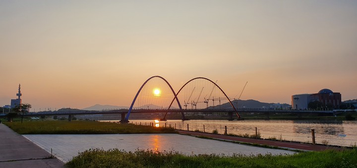 expo bridge
