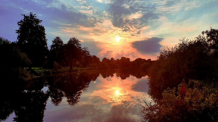 Kanal und Sonne