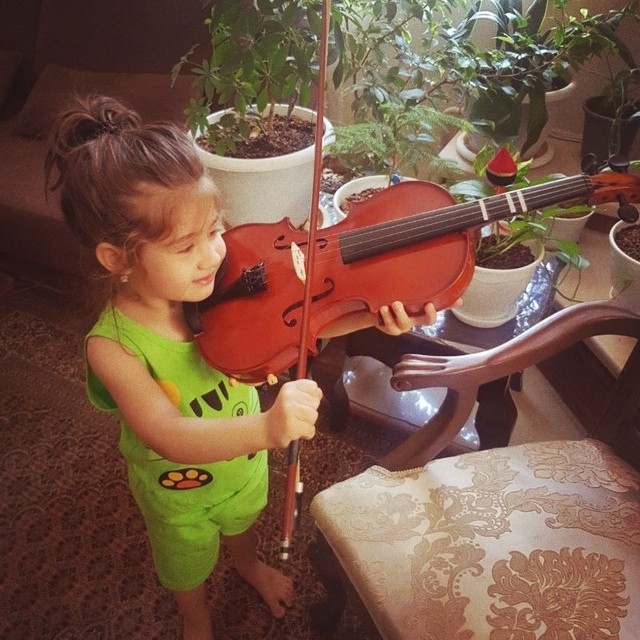 my darling wanna play violin?❤??
