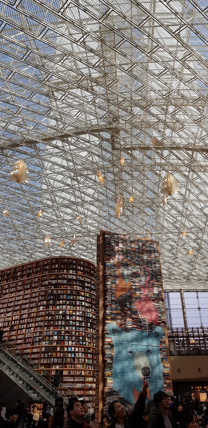 Open library at shopping mall, Seoul