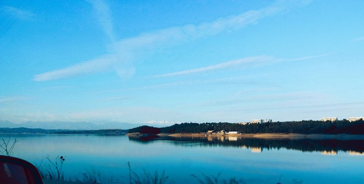 Lake mirror