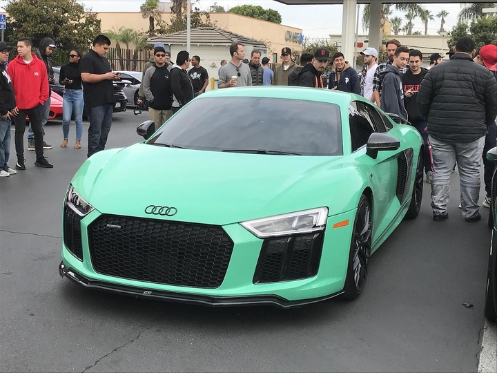 R8 V10 plus