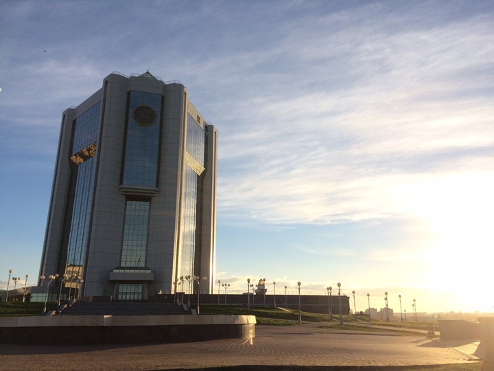 город