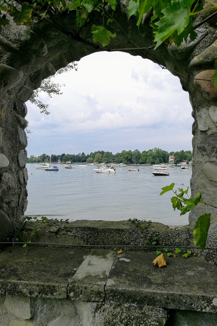 Blick von der Wasserburg am Bodensee zum See