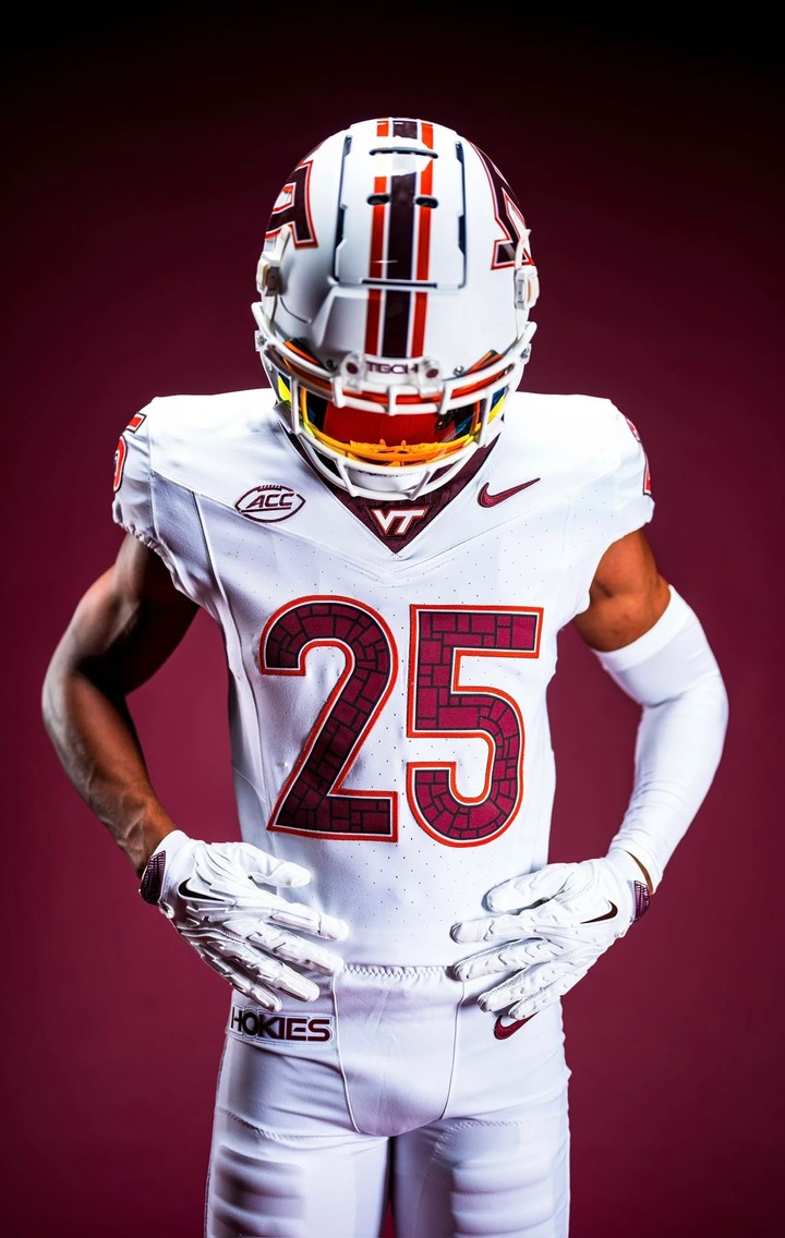 Protective_gear_in_sports, Football_helmet, Sports_Uniform