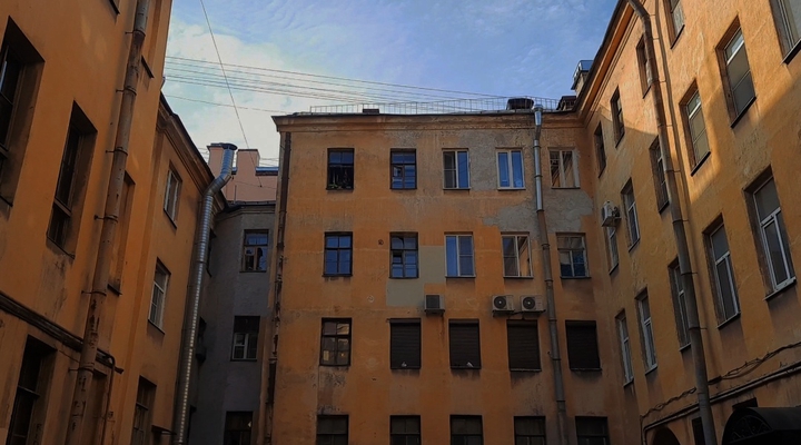 Двор