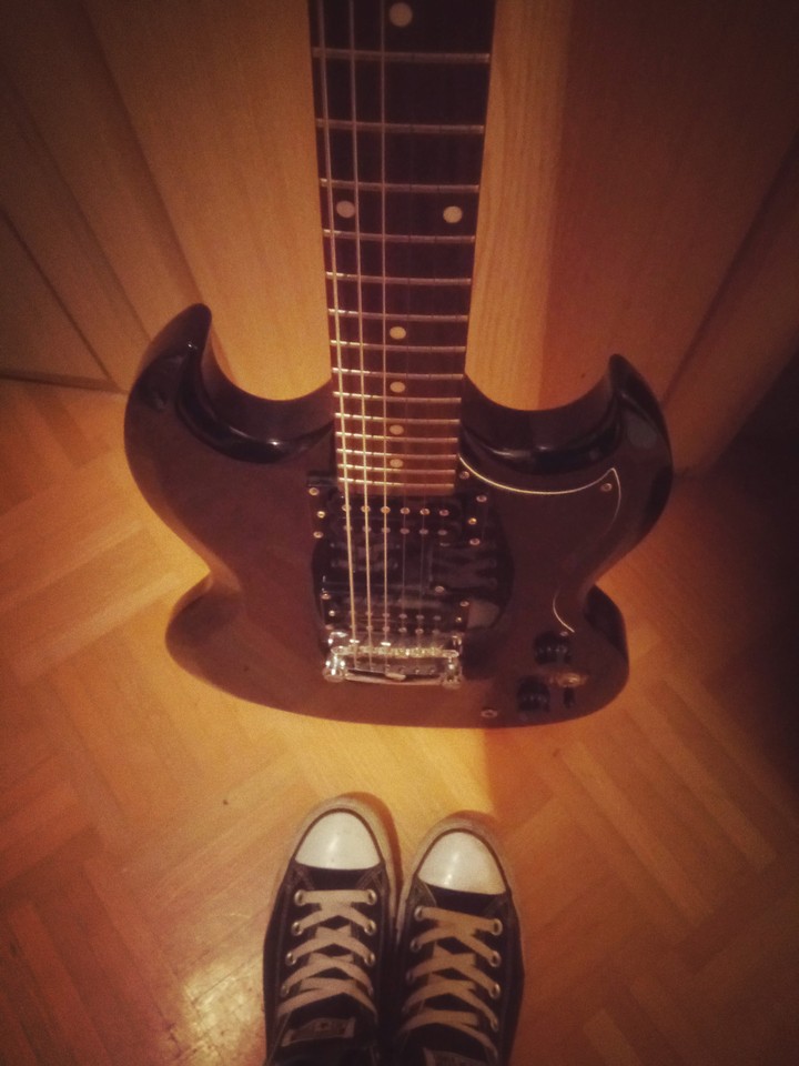 e-guitar and converse