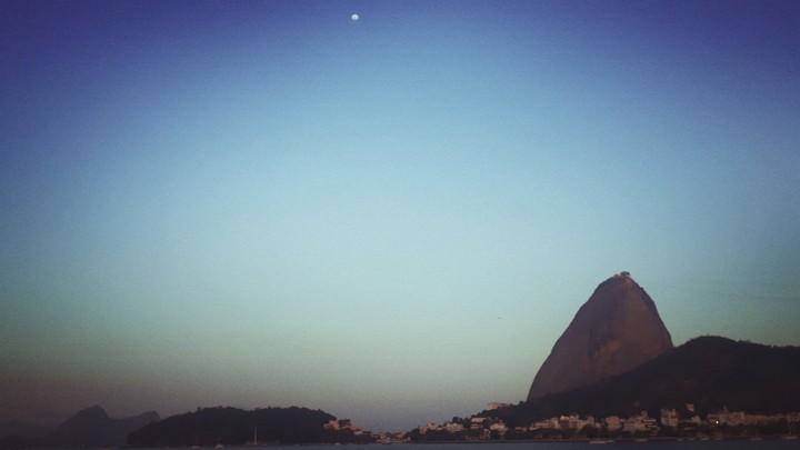lua no fim de tarde