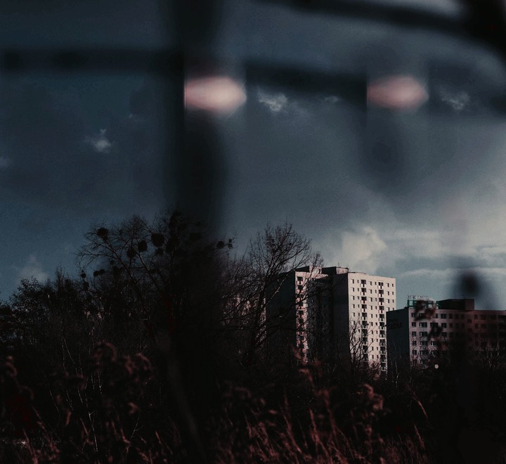 за окном