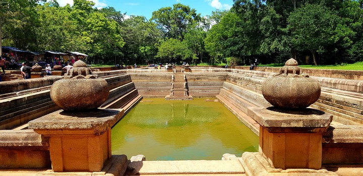 Kuttam pokuna in Srilanka