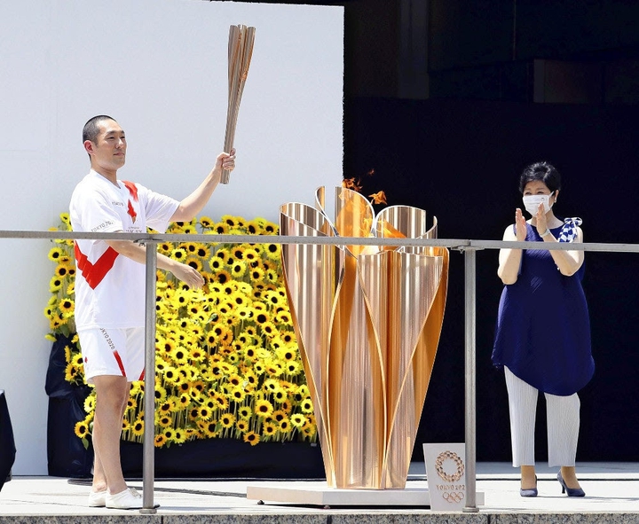Olympic flame reaches Tokyo